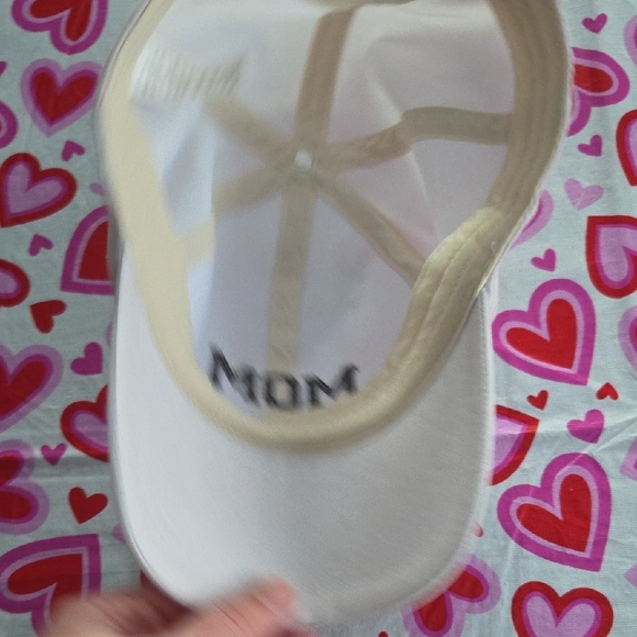 White 'MOM' Embroidered Cap - Picture 4 of 4